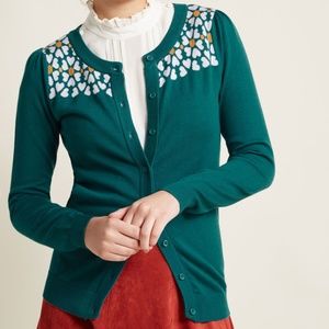 Button-Up Cardigan with Intarsia Flower Yoke NWT S